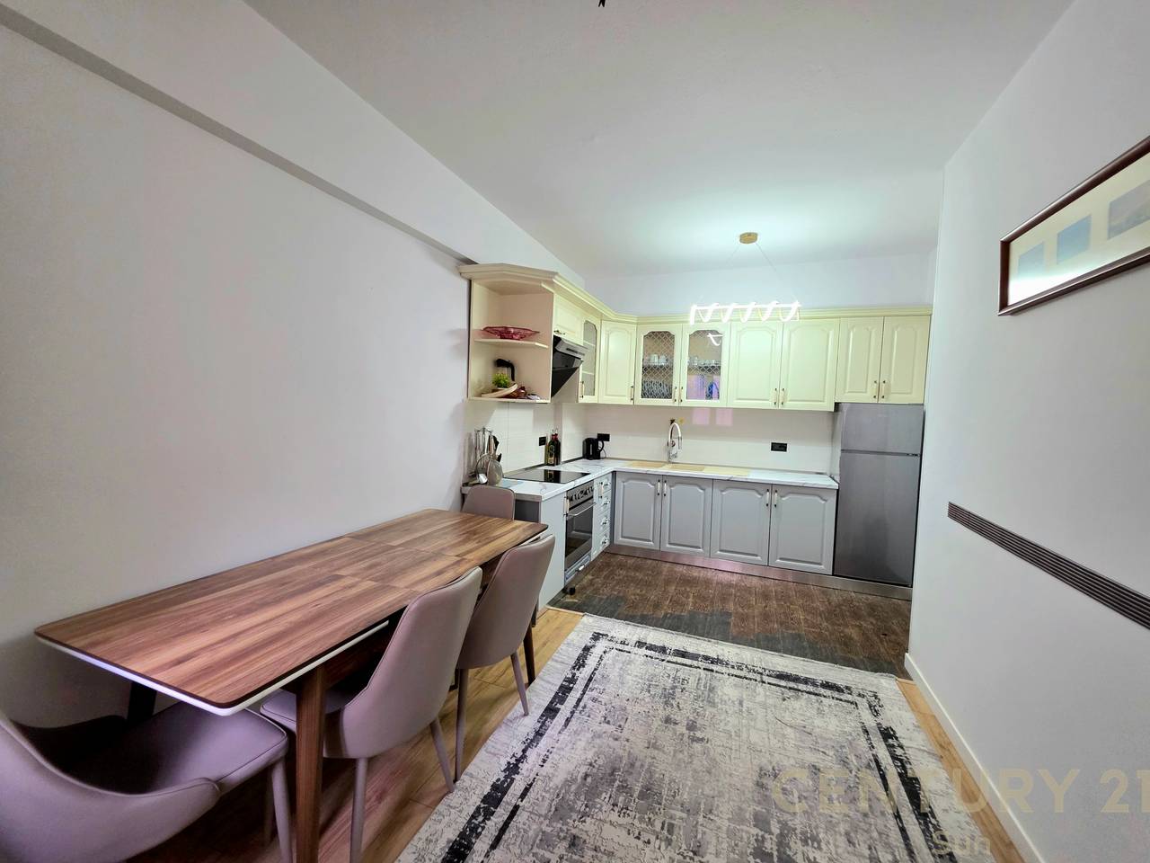 APARTAMENT 2+1+2 PER QIRA NE RRUGEN E KAVAJES