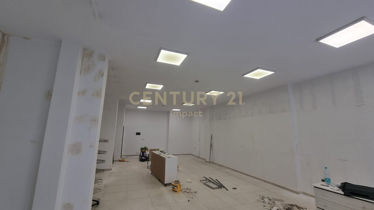 Ambient Multifunksional Me Qira kati 0,në Yzberish, Tiranë - 1200€ | 120 m²