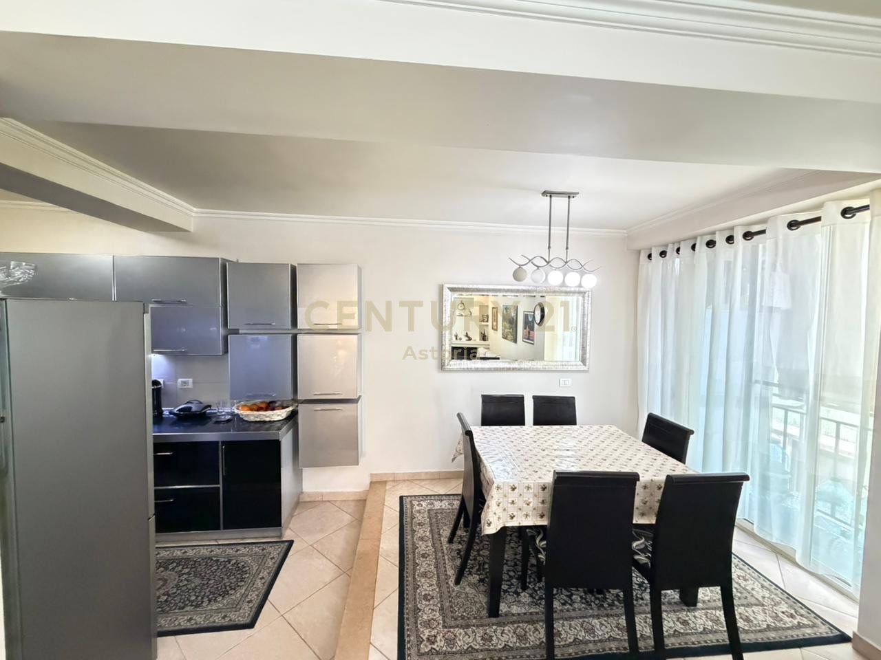 Shitet apartament në Bllok 2+1+2 , pamje & dritë maksimale