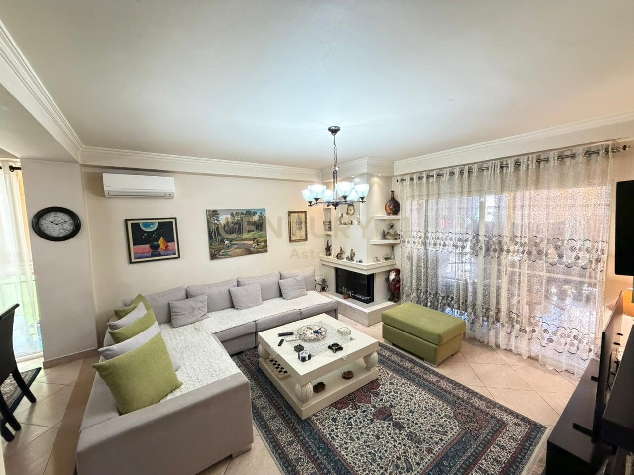 Shitet apartament në Bllok 2+1+2 , pamje & dritë maksimale