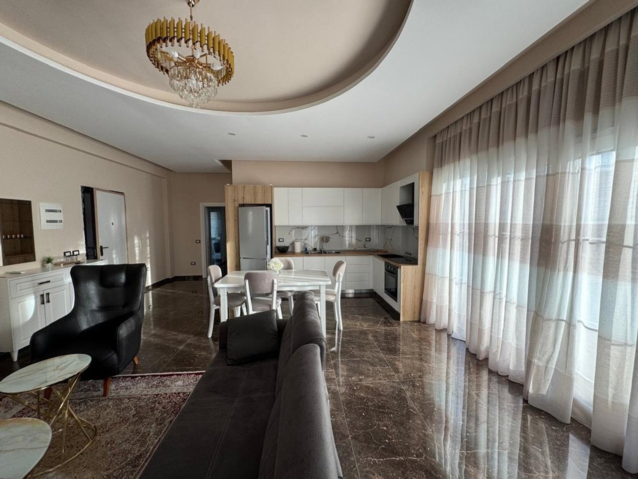 PENTHOUSE DHE PARKIM PER QIRA TEK ISH KOMBINATI!