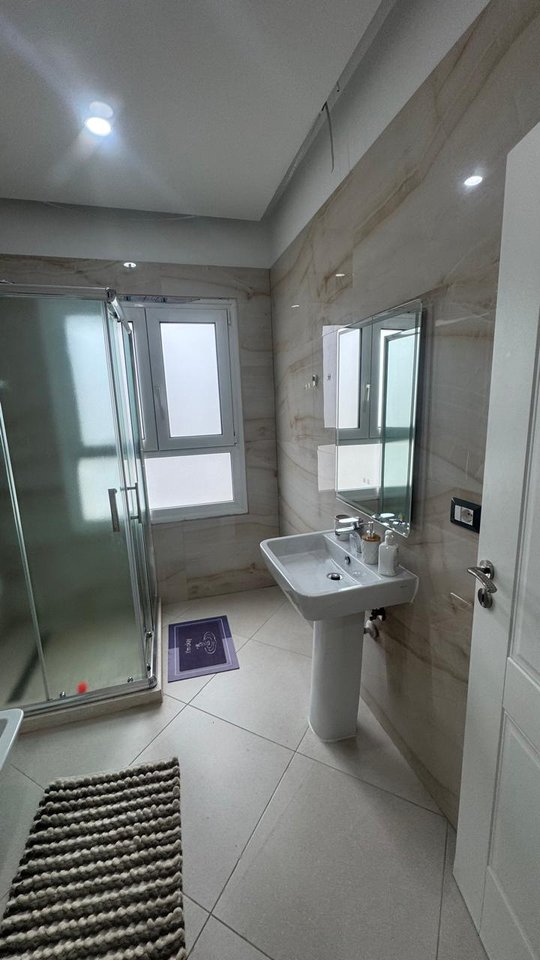 PENTHOUSE DHE PARKIM PER QIRA TEK ISH KOMBINATI!