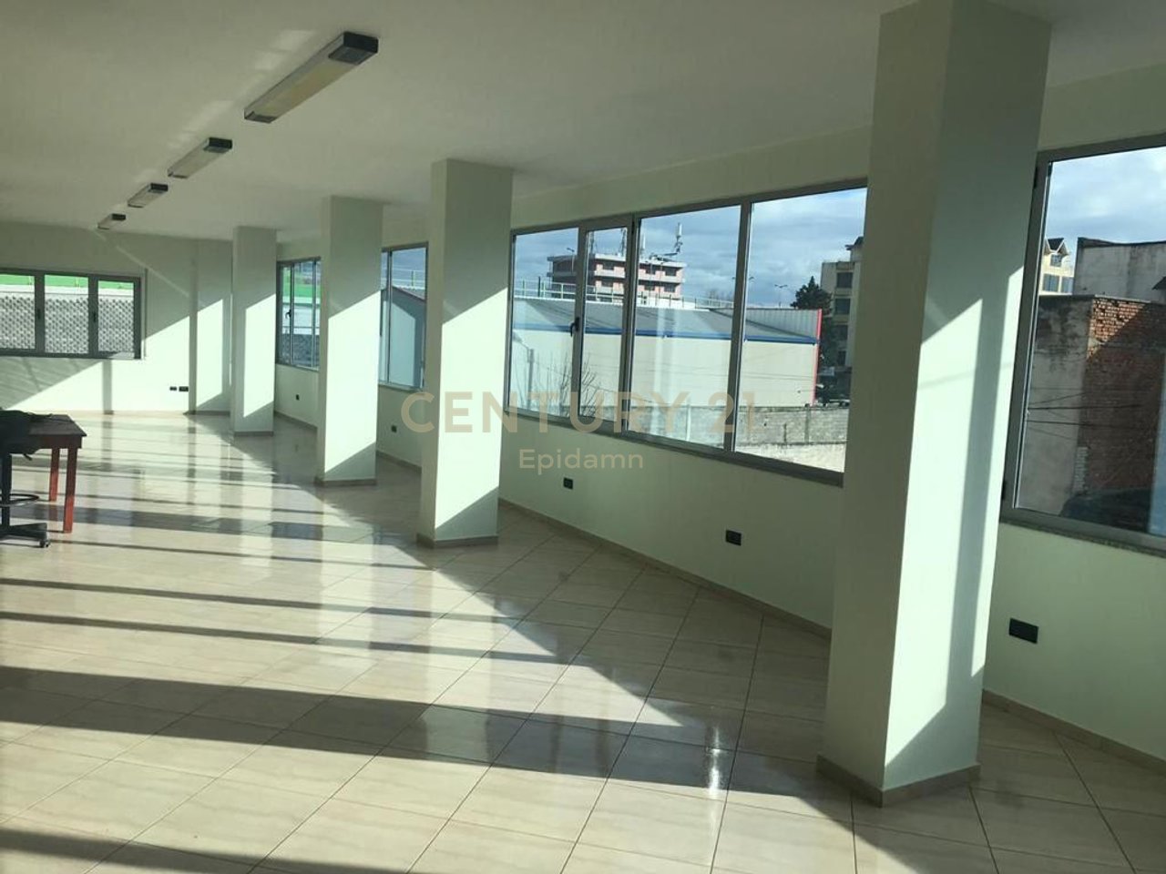 JEPET OBJEKT + LOKAL ME QERA NE SHKOZET !