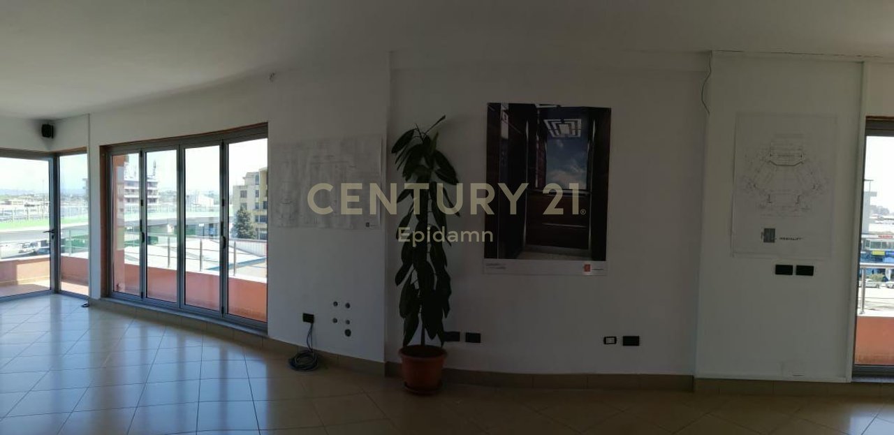 JEPET OBJEKT + LOKAL ME QERA NE SHKOZET !