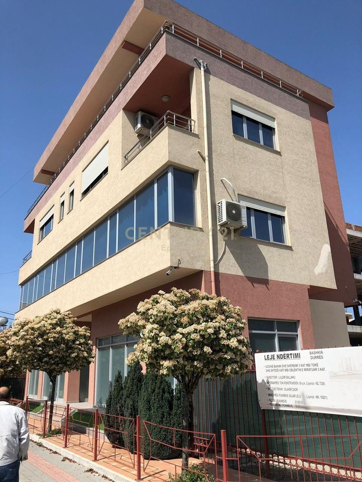 JEPET OBJEKT + LOKAL ME QERA NE SHKOZET !