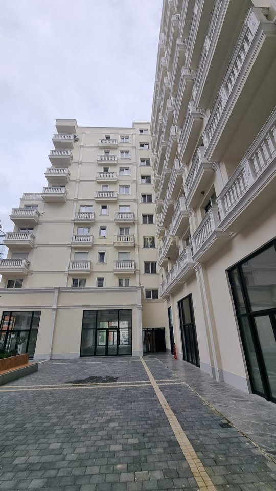 Spazio Multifunzionale in Affitto a ULLIRI, nel Centro di Kamez, Tirana - 780€ | 170 m²