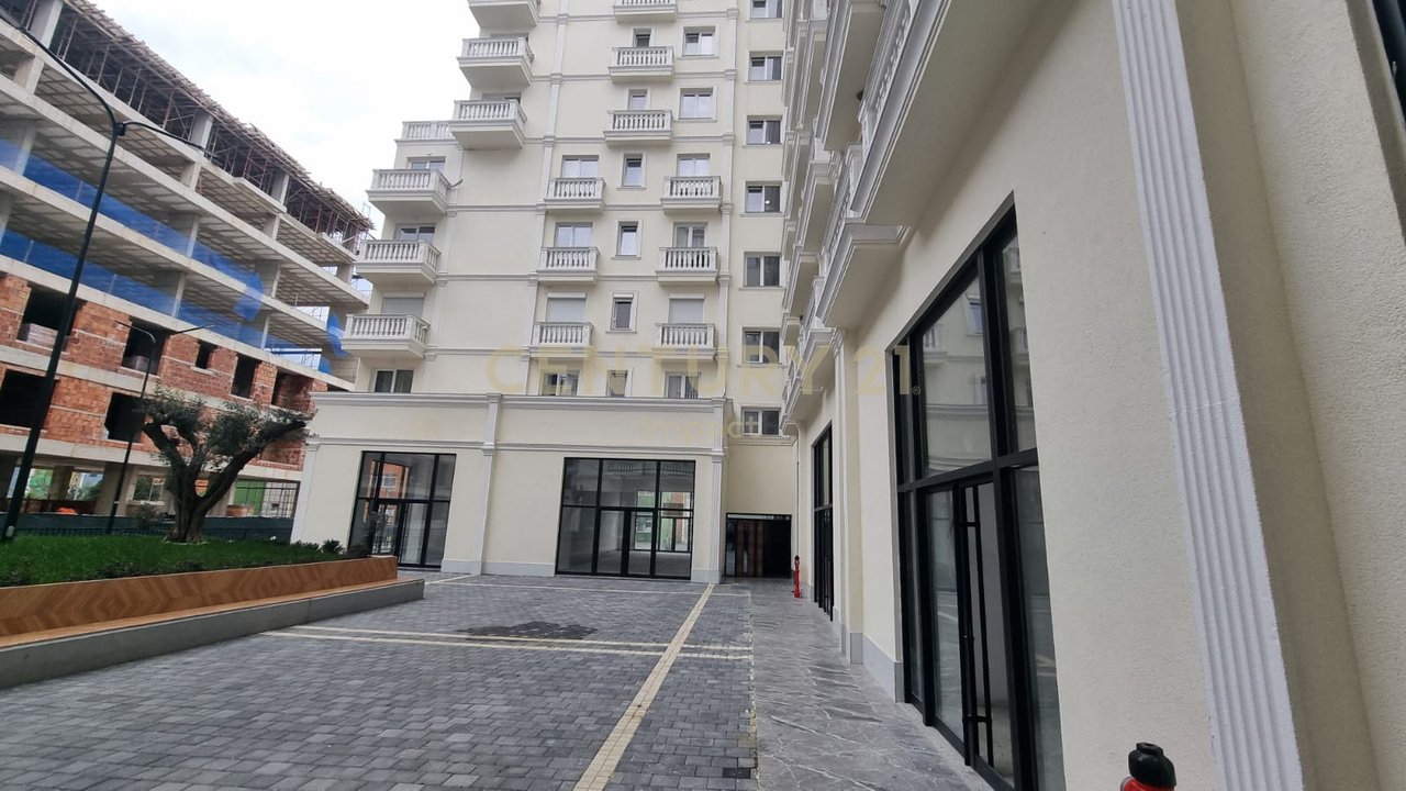Spazio Multifunzionale in Affitto a ULLIRI, nel Centro di Kamez, Tirana - 780€ | 170 m²