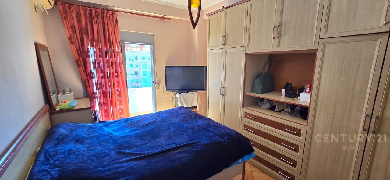 Apartment 2+1+2 with two balconies for sale on Jordan Misja Street, Tirana