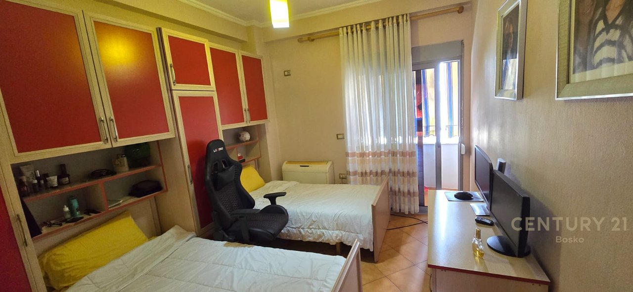 Apartment 2+1+2 with two balconies for sale on Jordan Misja Street, Tirana