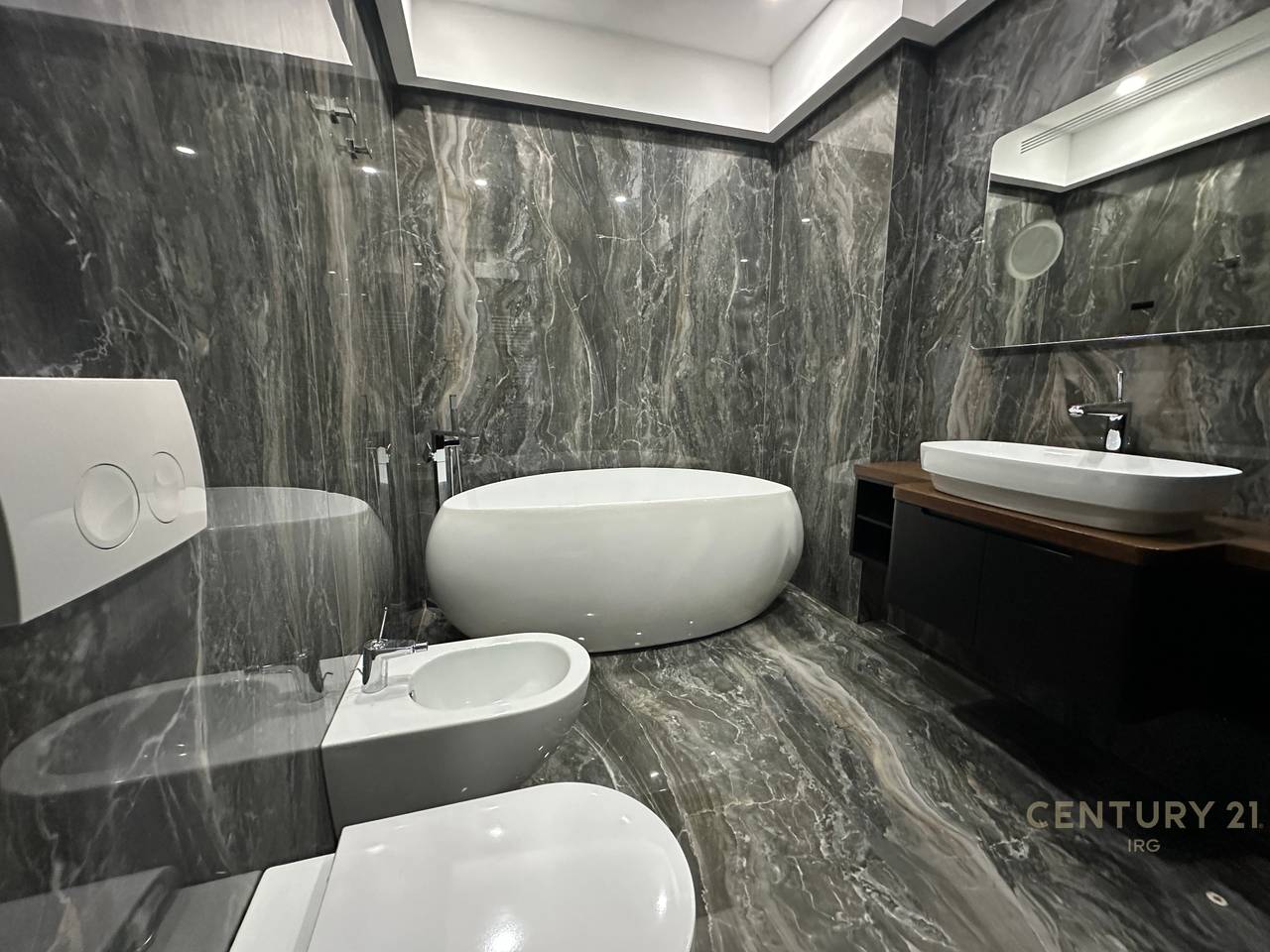 LUXURY APARTMENT 2+1+2 IN THE DELIJORGJI COMPLEX!