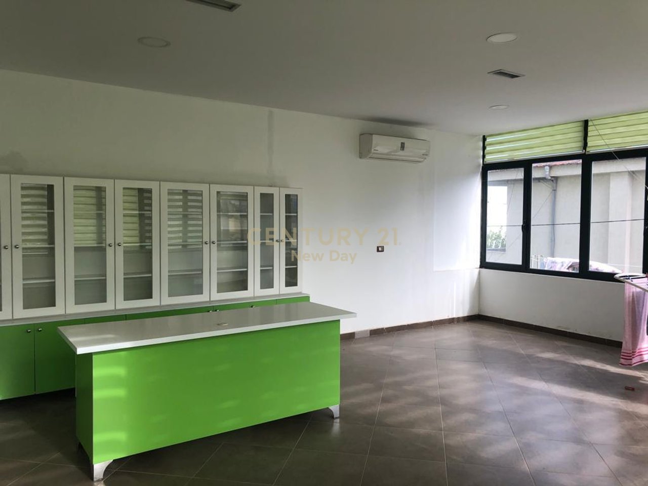 Ambient Komercial  Me Qira në Siptalle Durrës - 150€ | 45 m²