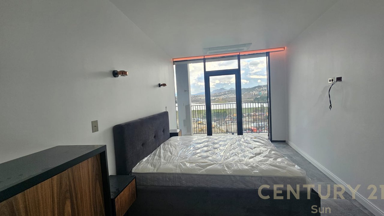 SHITET APARTAMENT 3+1+2 + 2 POSTE PARKIMI NE LAKE VIEW RRUGA E KOSOVAREVE