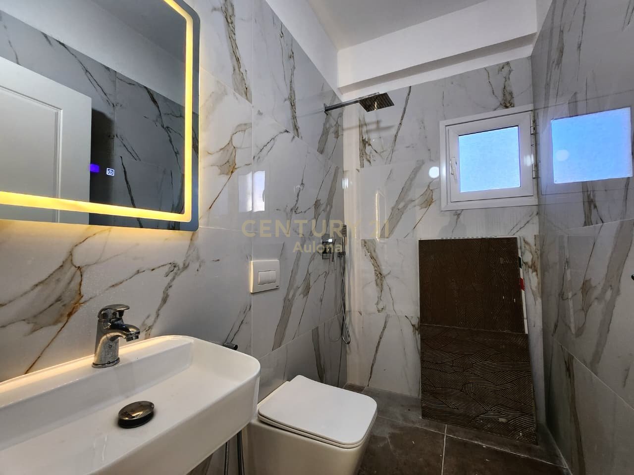 Prone Private për Investim pranë Lungomare 1