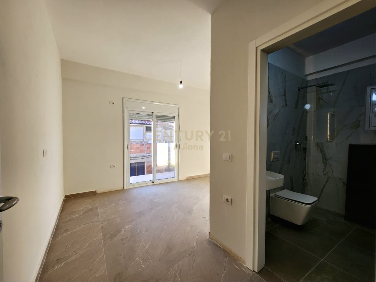 Prone Private për Investim pranë Lungomare 1