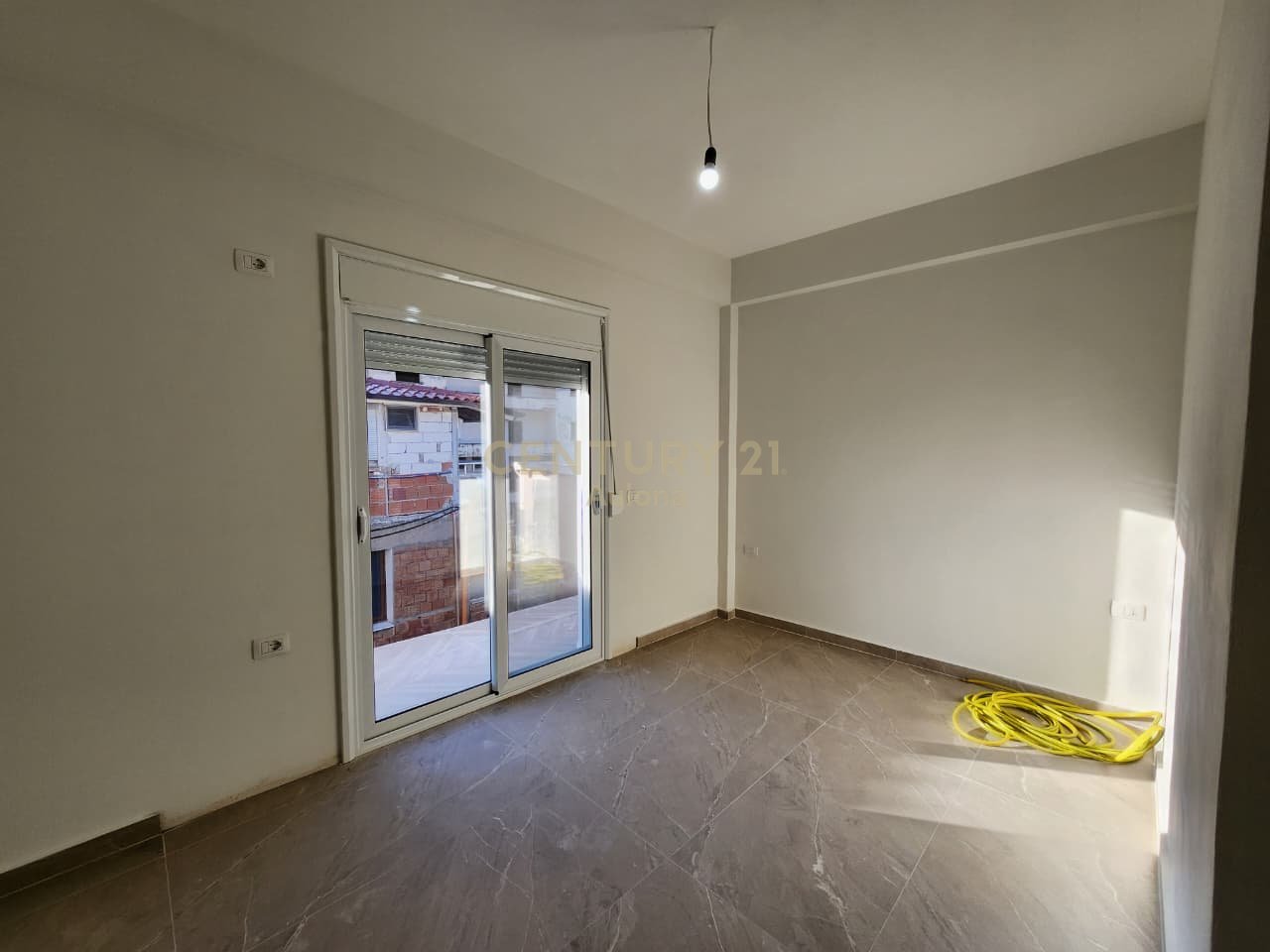 Prone Private për Investim pranë Lungomare 1