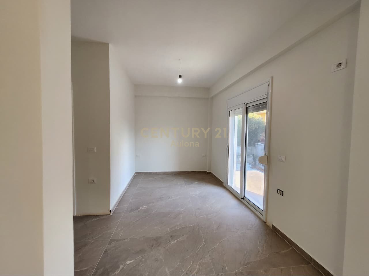 Prone Private për Investim pranë Lungomare 1