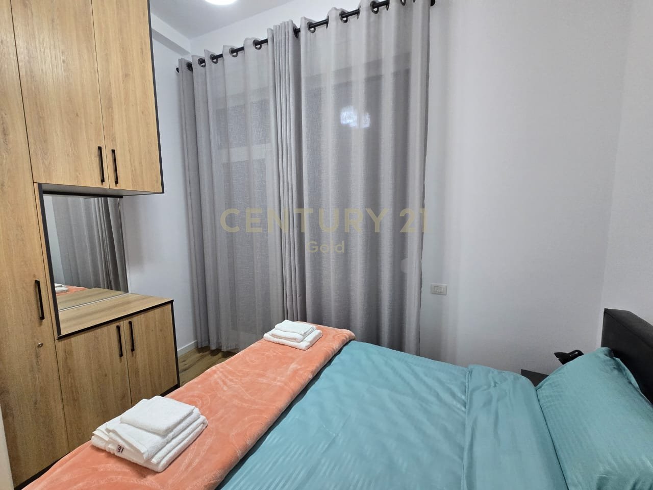 APARTAMENT 1+1 PER SHITJE NE KOMPLEKSIN MAGNET!