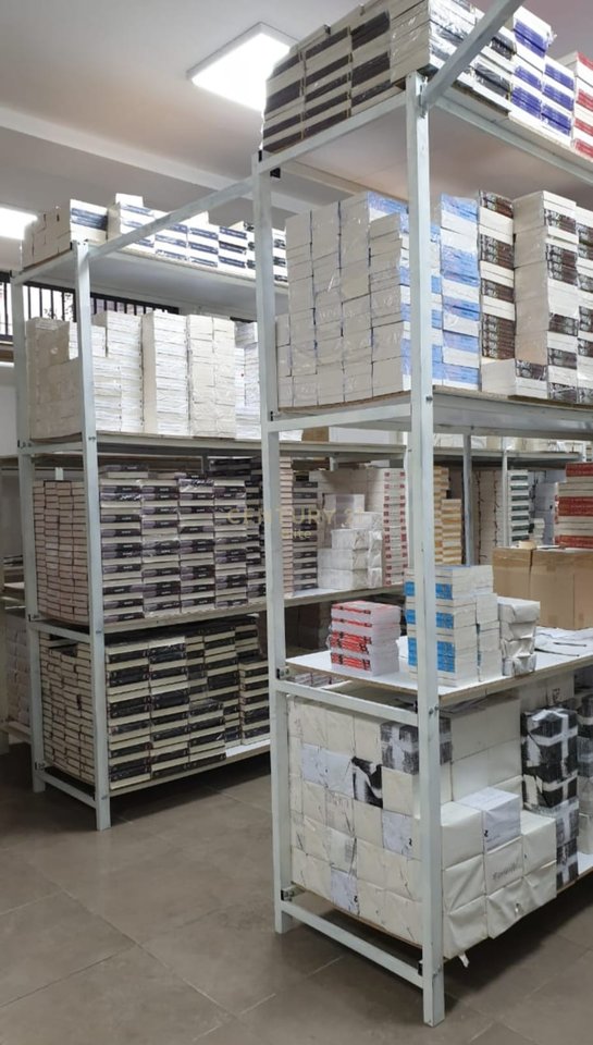 Unità di Servizio in Vendita – Spazio Multifunzionale vicino al Ristorante Fresku.