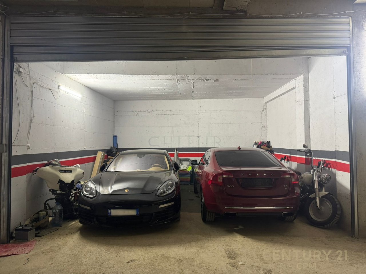 The Prosecutor's Office Sells Garage With 2 Parking Spaces