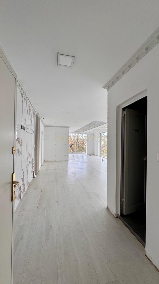 Commercial space for sale by the street near 21 Dhjetori!