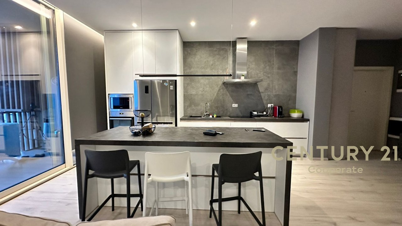 SHESIM APARTAMENT 2+1 ME VERANDE DHE PARKIM NE GREEN COAST 1