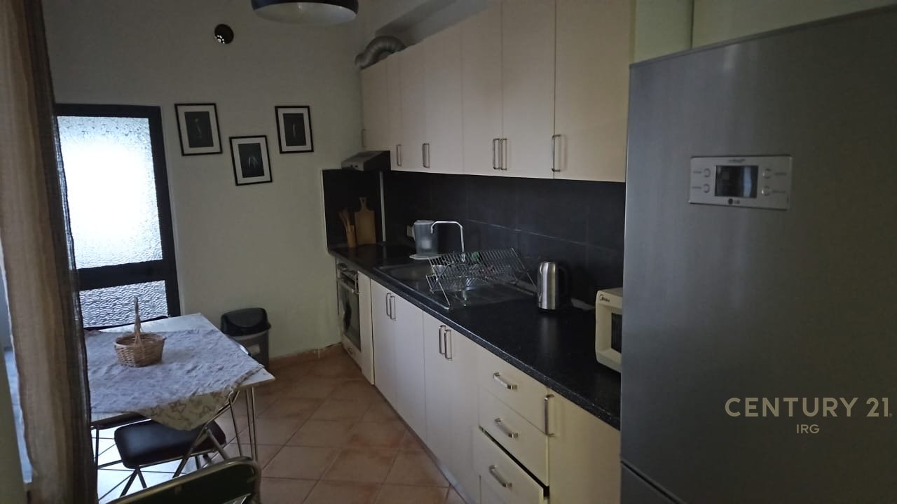 Apartament 1+1 ne katin e pare te nje vile, Rruga Siri Kodra!