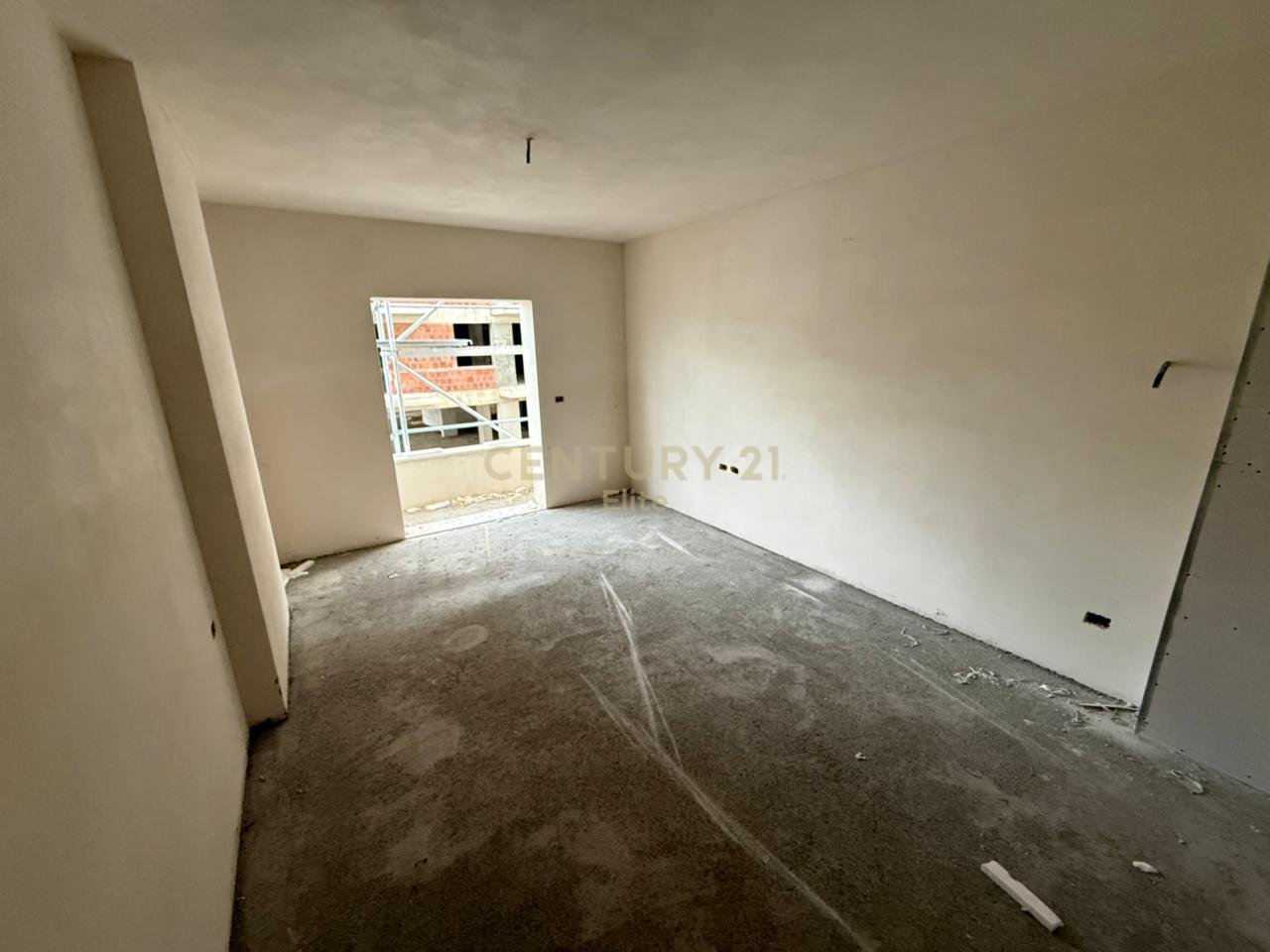 Garsoniere për shitje në Golem – Investim ideal pranë detit