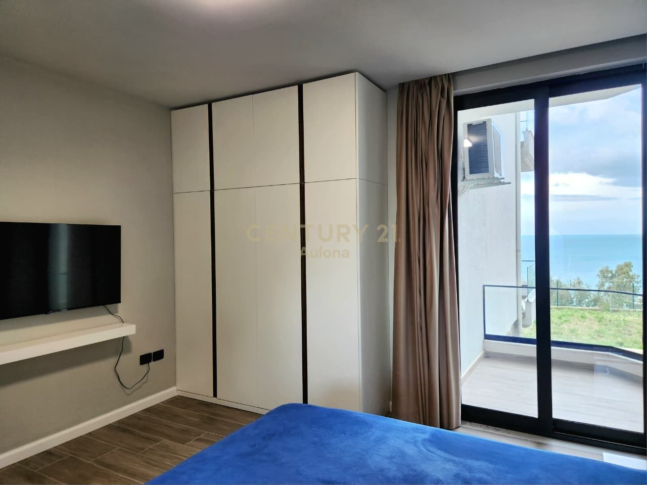 Appartamento 2+1 con cortile e vista mare completa