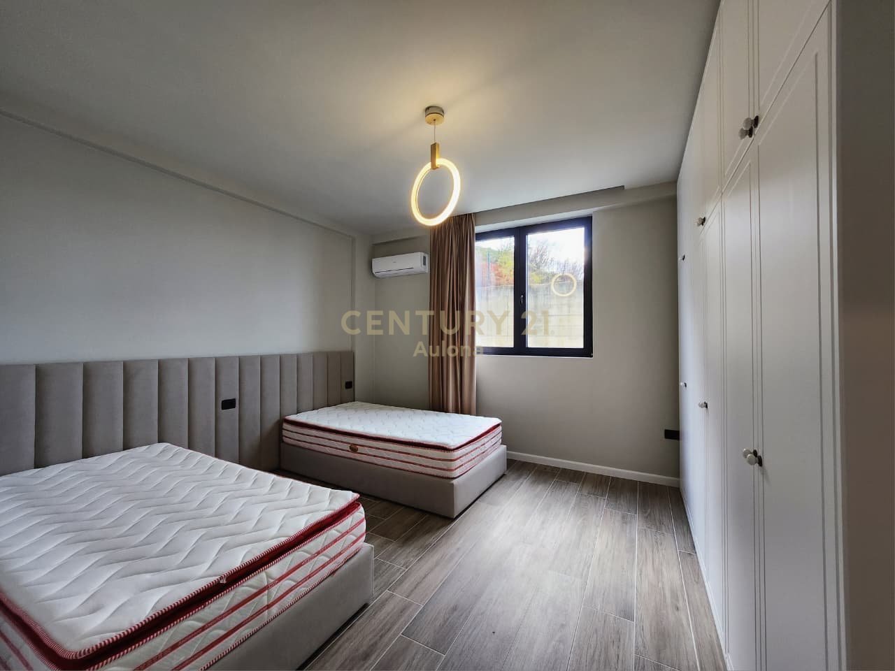 Appartamento 2+1 con cortile e vista mare completa