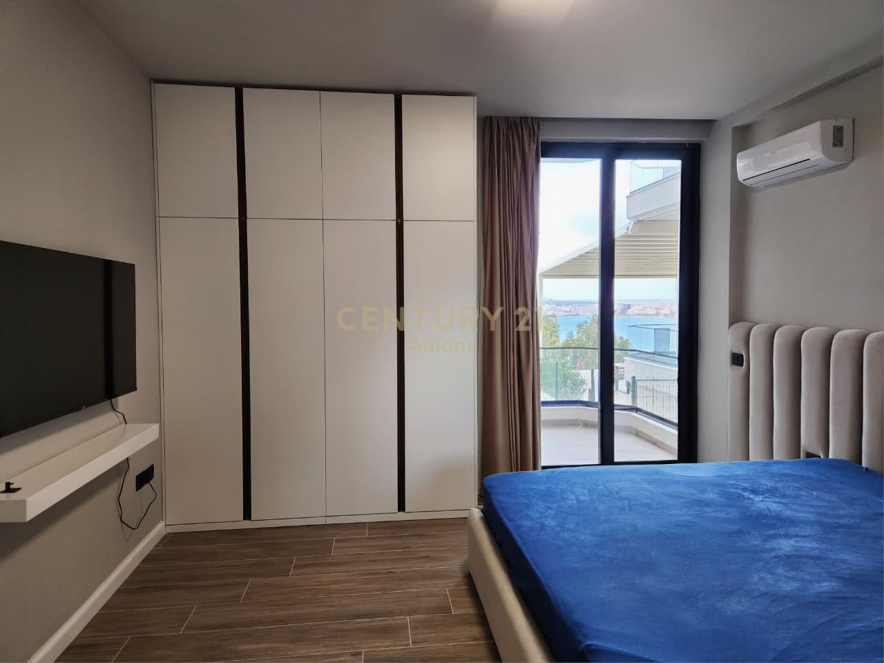 Appartamento 2+1 con cortile e vista mare completa