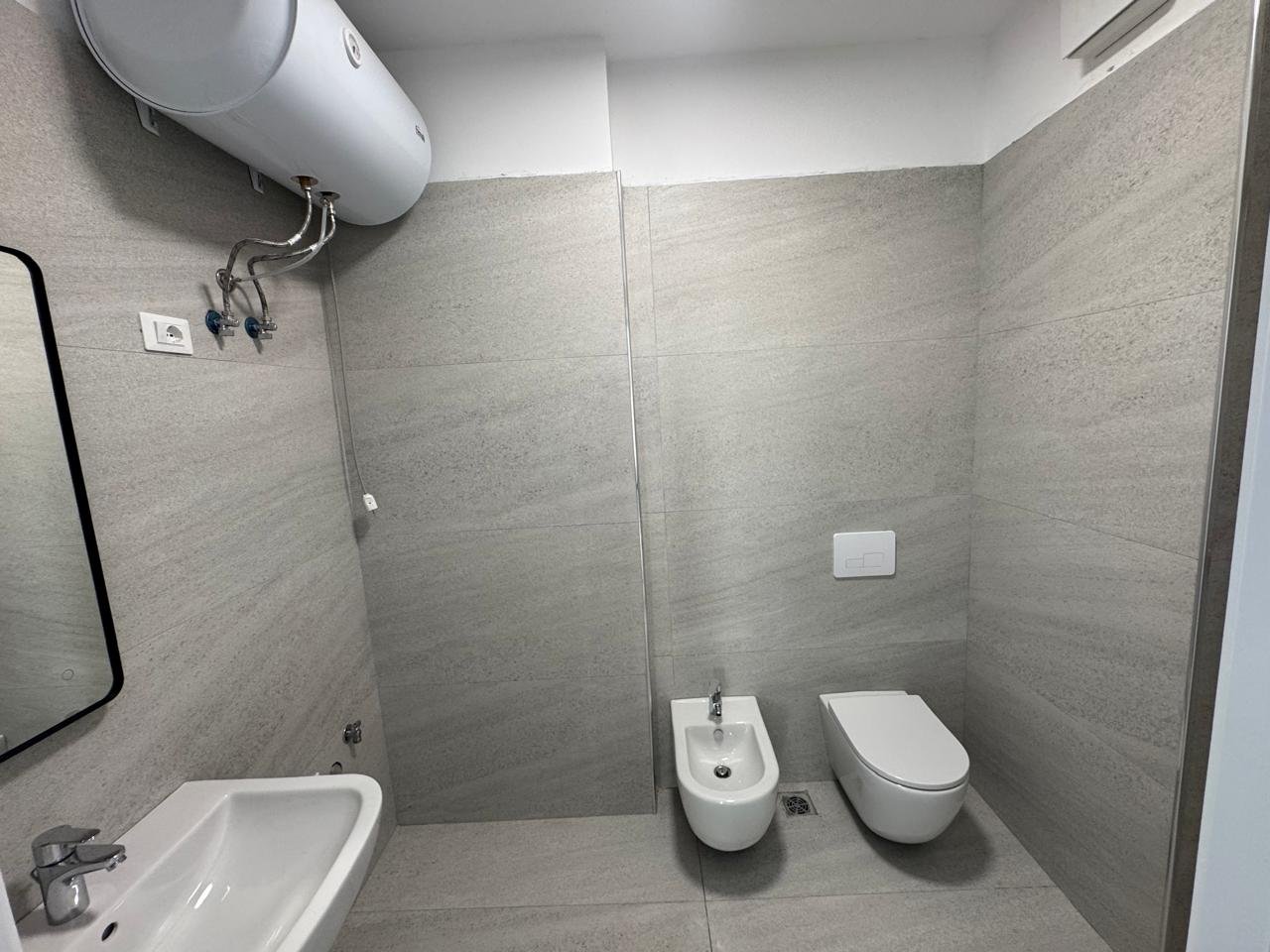 Ambient Commercial 2+1 For Rent on Bulevardi i Ri, Tirana