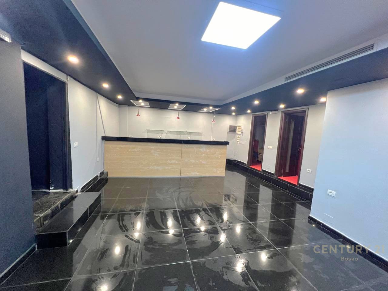 Business premises for sale on 5 Maji Street, Tirana