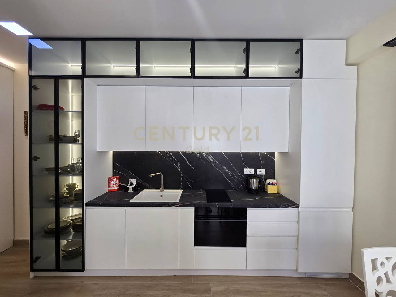 SUPER APPARTAMENTO IN AFFITTO AL HOTEL MONDIAL