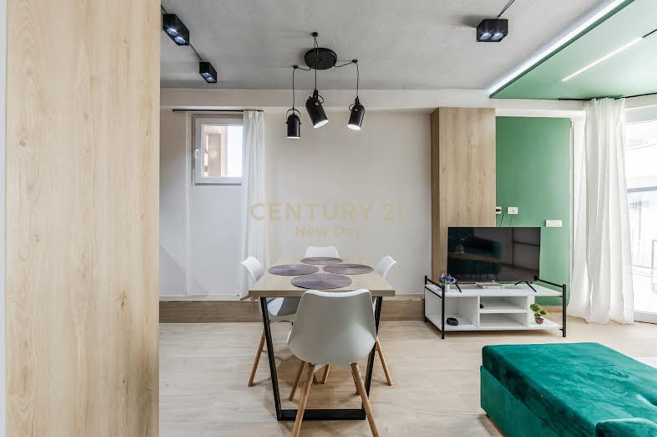 Duplex per shitje ne Shkembin e Kavajes me pamje deti