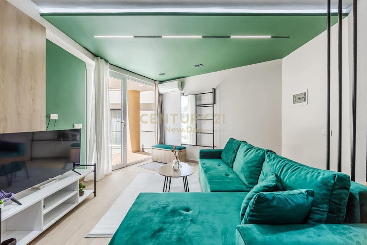 Duplex per shitje ne Shkembin e Kavajes me pamje deti