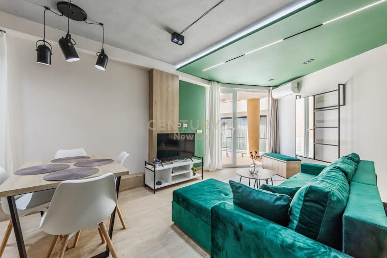 Duplex per shitje ne Shkembin e Kavajes me pamje deti