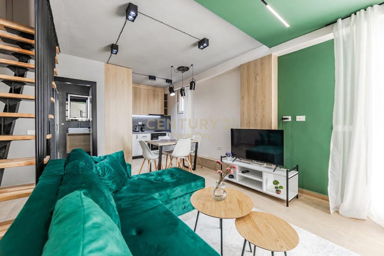 Duplex per shitje ne Shkembin e Kavajes me pamje deti