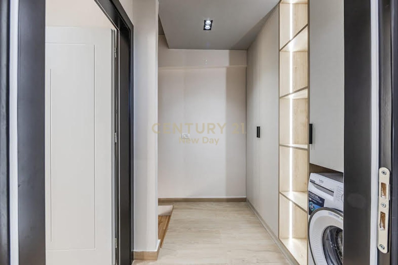 Duplex per shitje ne Shkembin e Kavajes me pamje deti