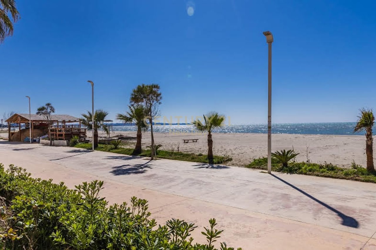 Duplex per shitje ne Shkembin e Kavajes me pamje deti