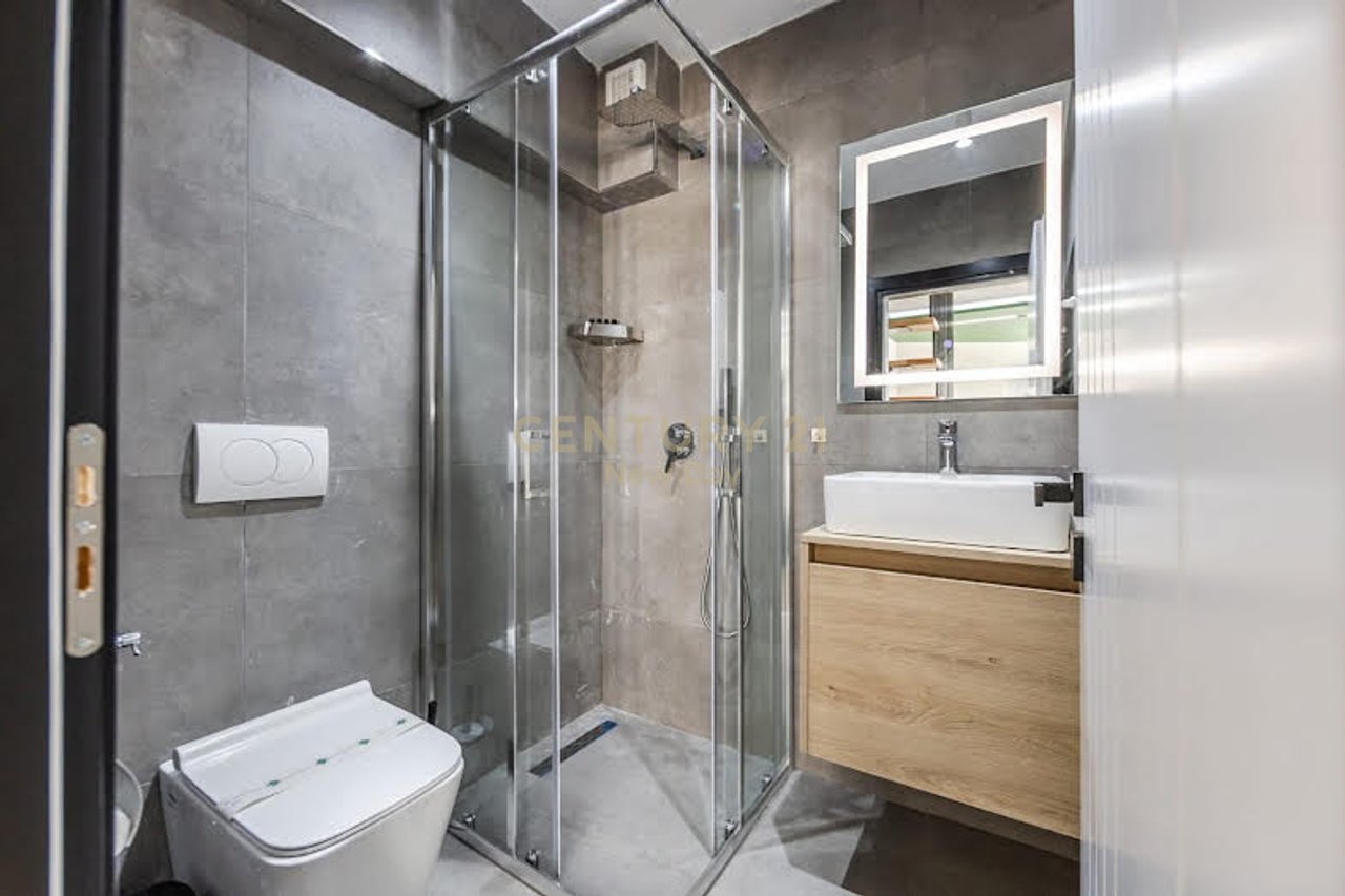 Duplex per shitje ne Shkembin e Kavajes me pamje deti