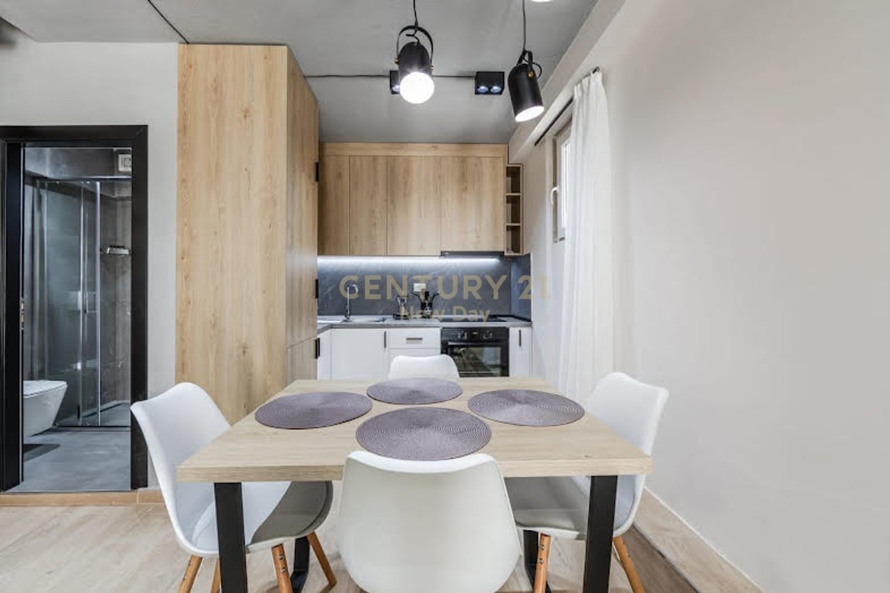 Duplex per shitje ne Shkembin e Kavajes me pamje deti