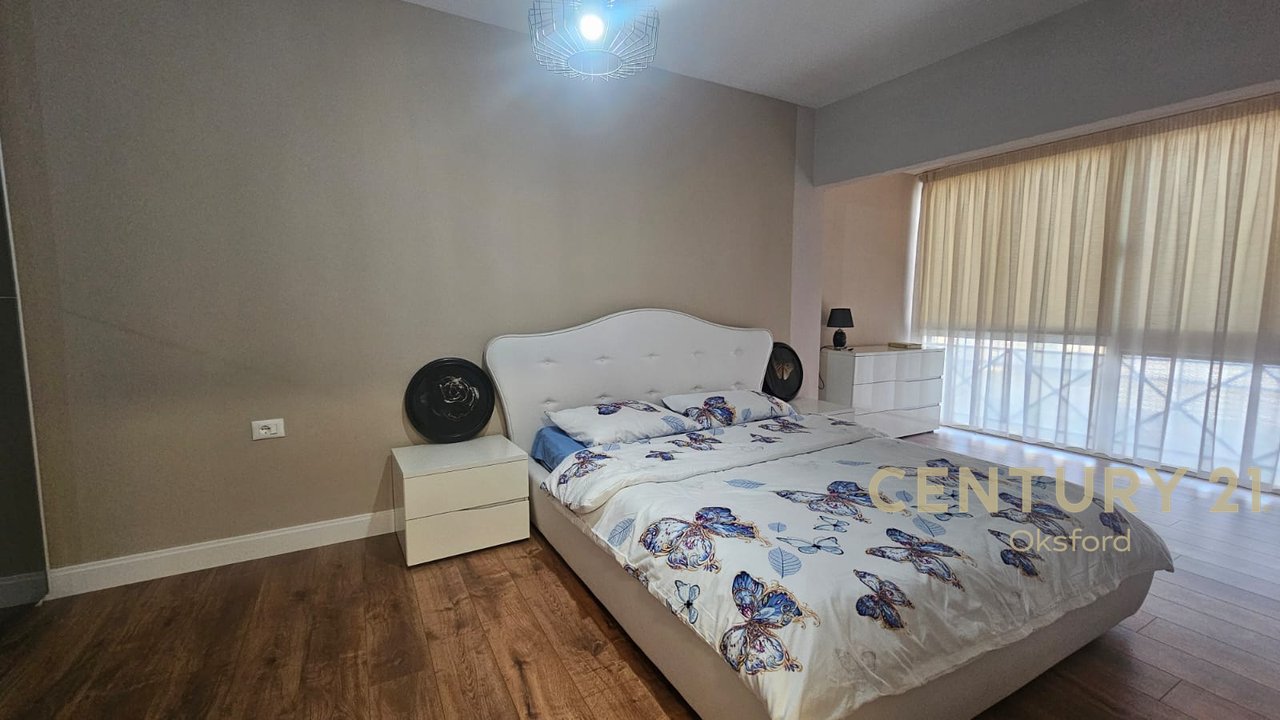 JEPET ME QIRA APARTAMENT 2+1 TEK RRUGA BARRIKADAVE !!