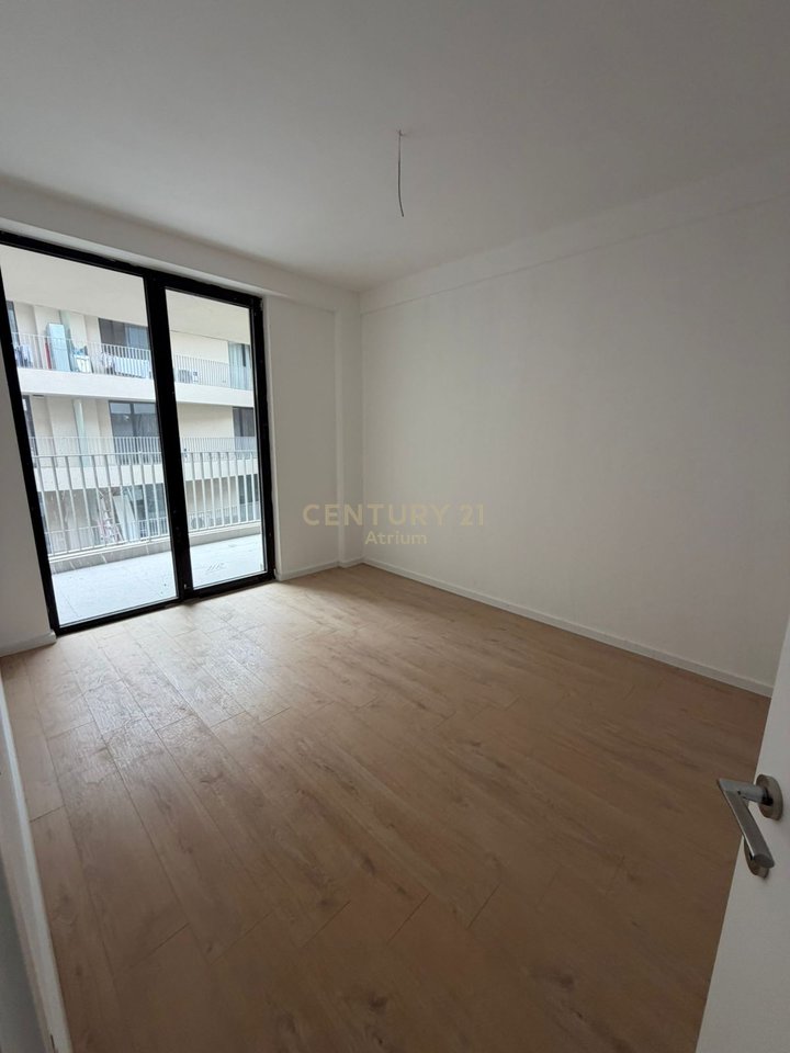 JAPIM APARTAMENT 3+1 ME POST PARKIMI ME QIRA TEK MINE PEZA!