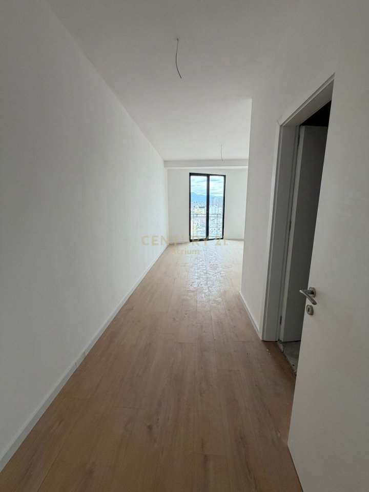 JAPIM APARTAMENT 3+1 ME POST PARKIMI ME QIRA TEK MINE PEZA!