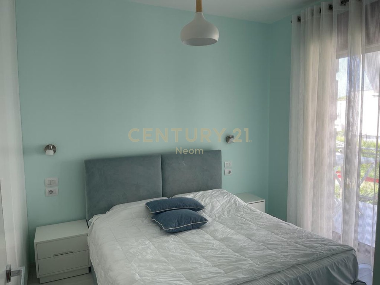 Shitet vile ne Gjirin e Lalezit