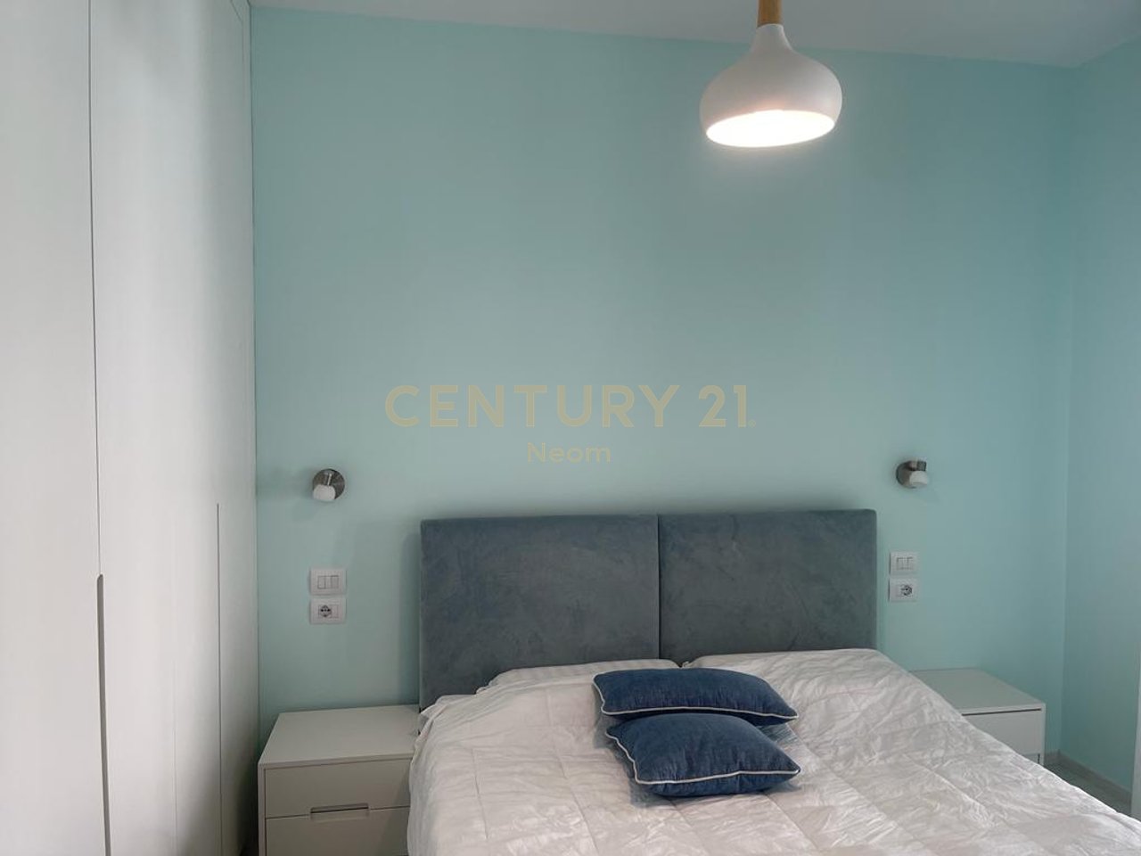 Shitet vile ne Gjirin e Lalezit