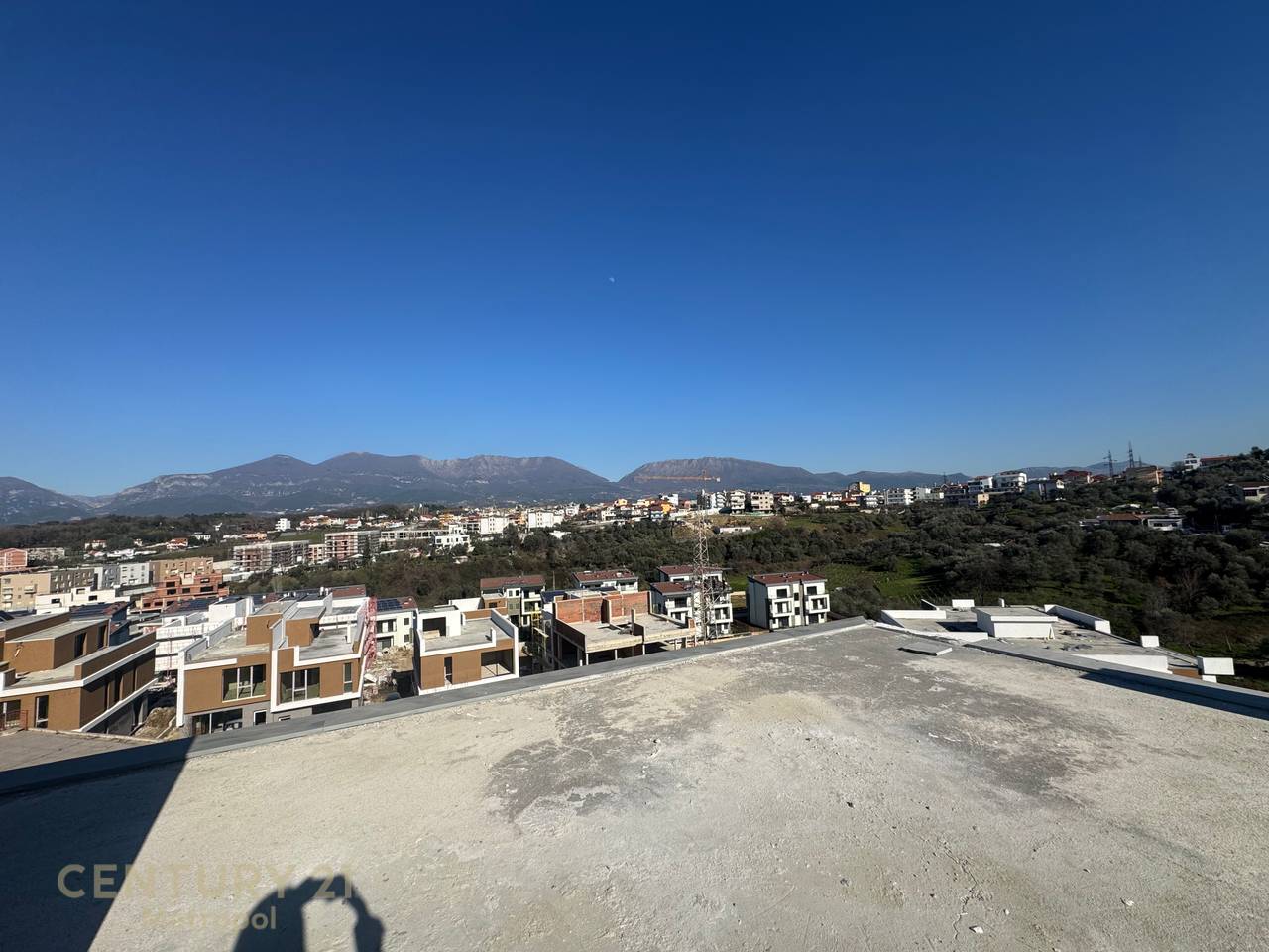 VILE ME PISHINË PER SHITJE PRANE SPITALIT TE KAFSHËVE!