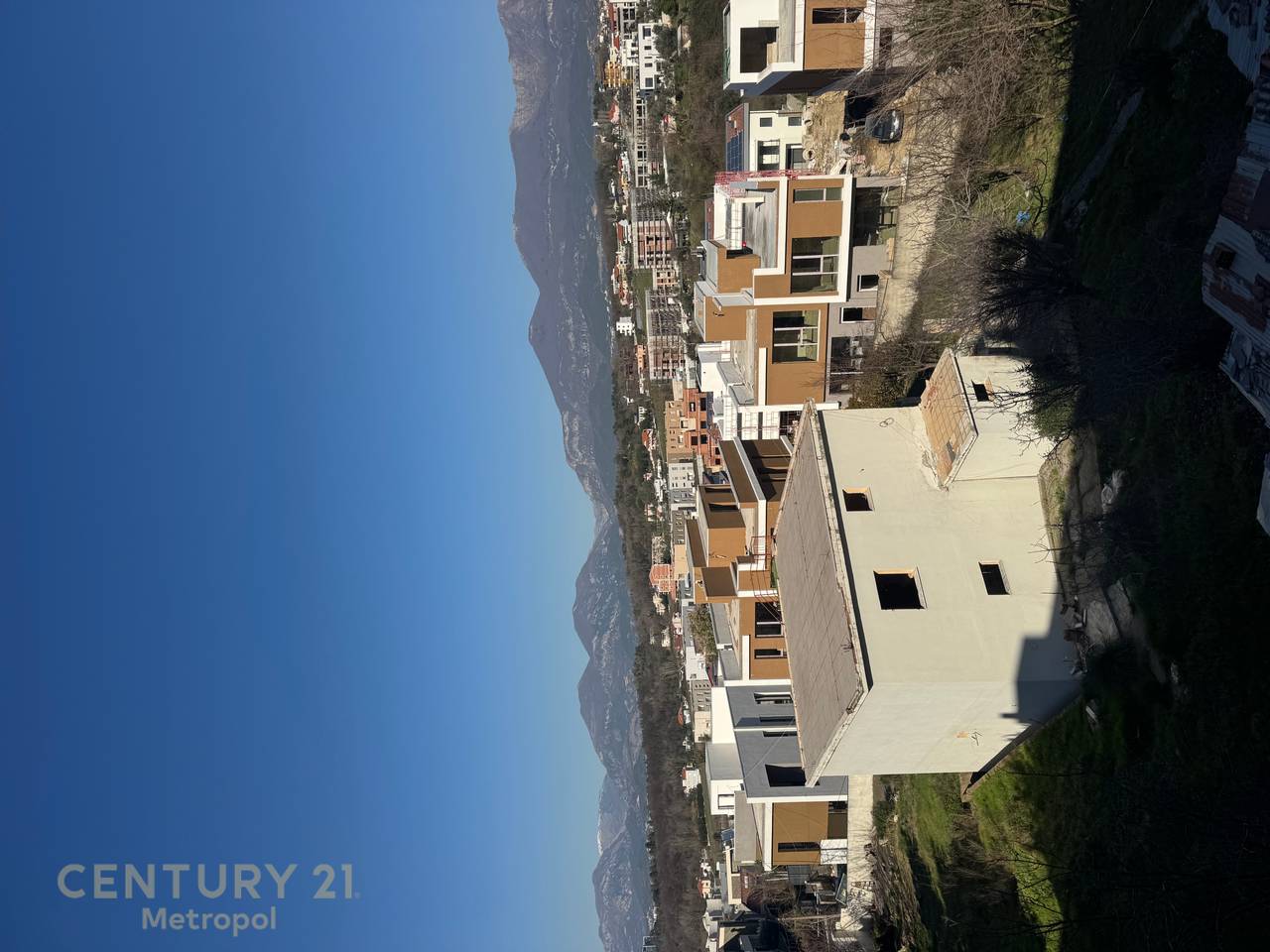 VILE ME PISHINË PER SHITJE PRANE SPITALIT TE KAFSHËVE!