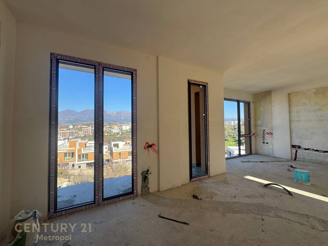 VILE ME PISHINË PER SHITJE PRANE SPITALIT TE KAFSHËVE!