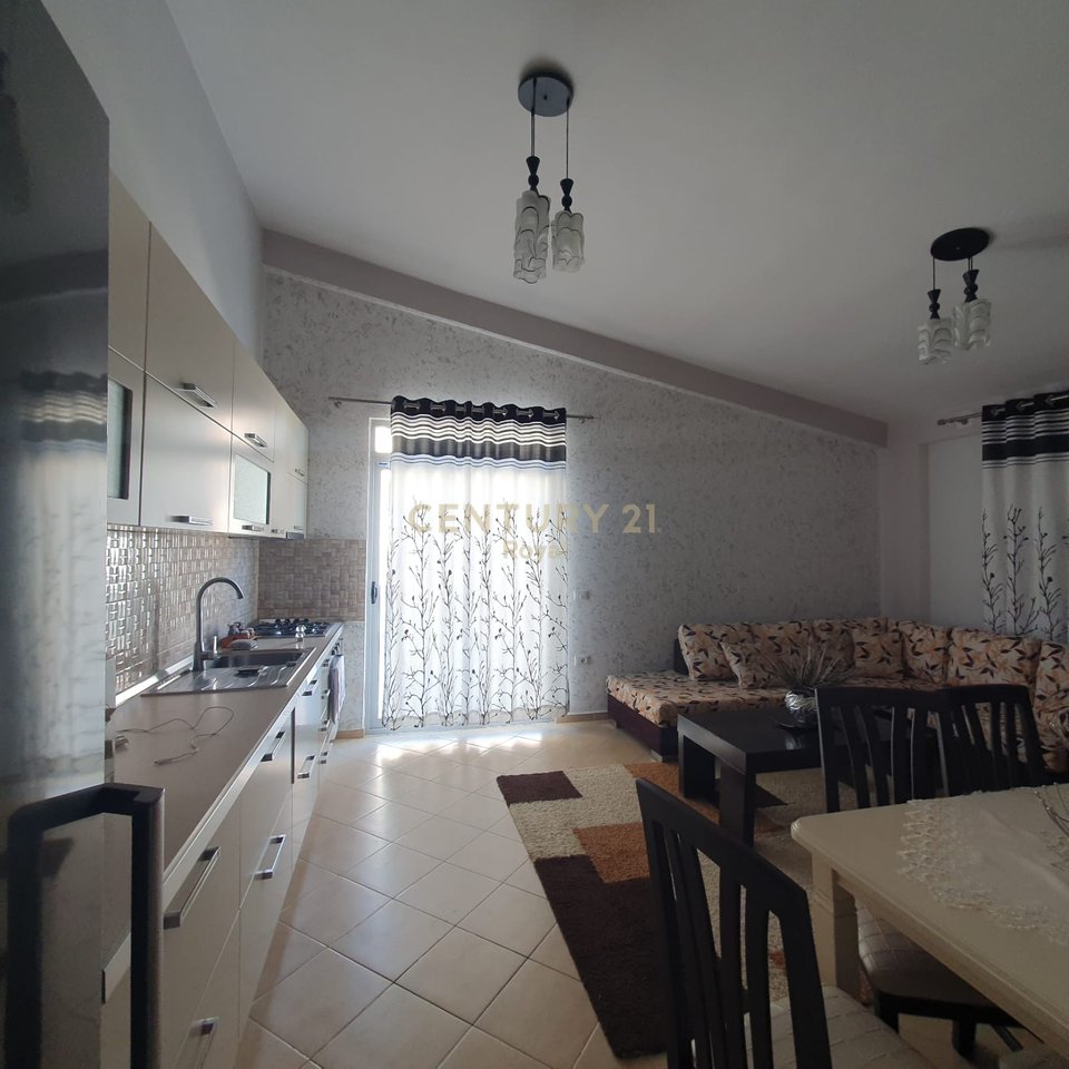 Appartamento 1+1 con veranda in affitto a Fresk, Tirana - 400€ | 106,81 m²